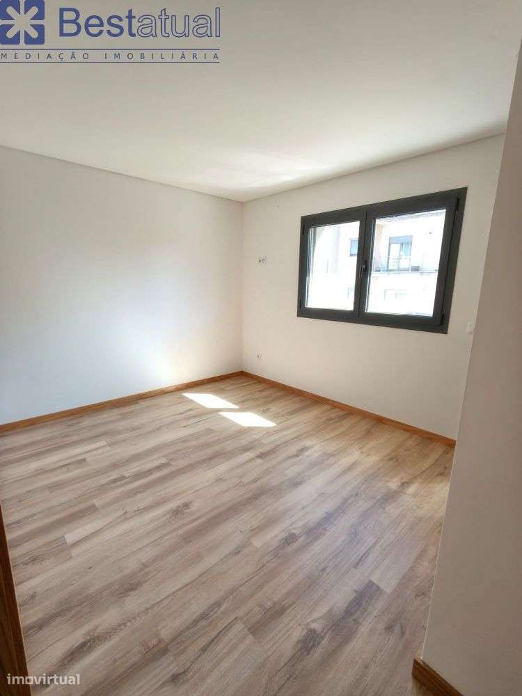 Apartamento T3 c/Lugar de Garagem P/ 2 Carros-17