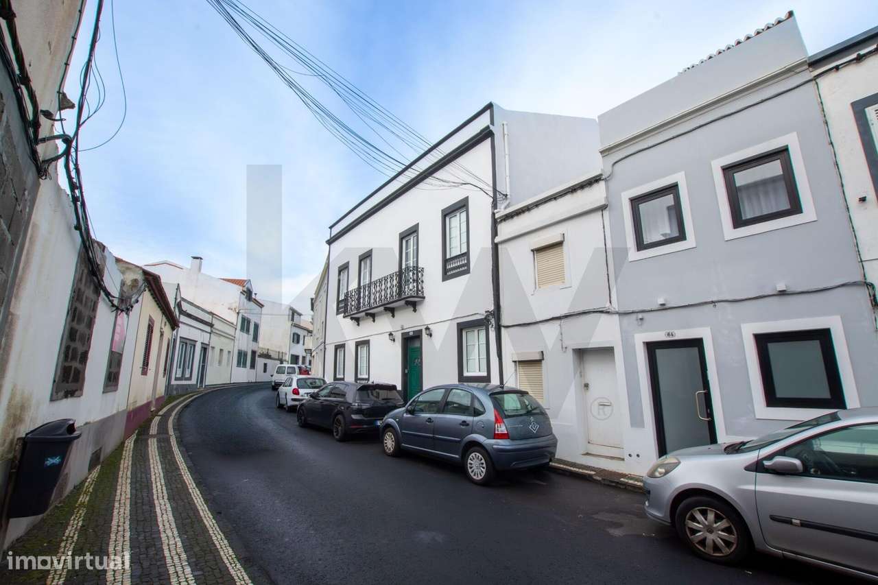 Moradia T5 Remodelada com Licença AL e Mobília Incluída no Centro de P - Grande imagem: 3/37