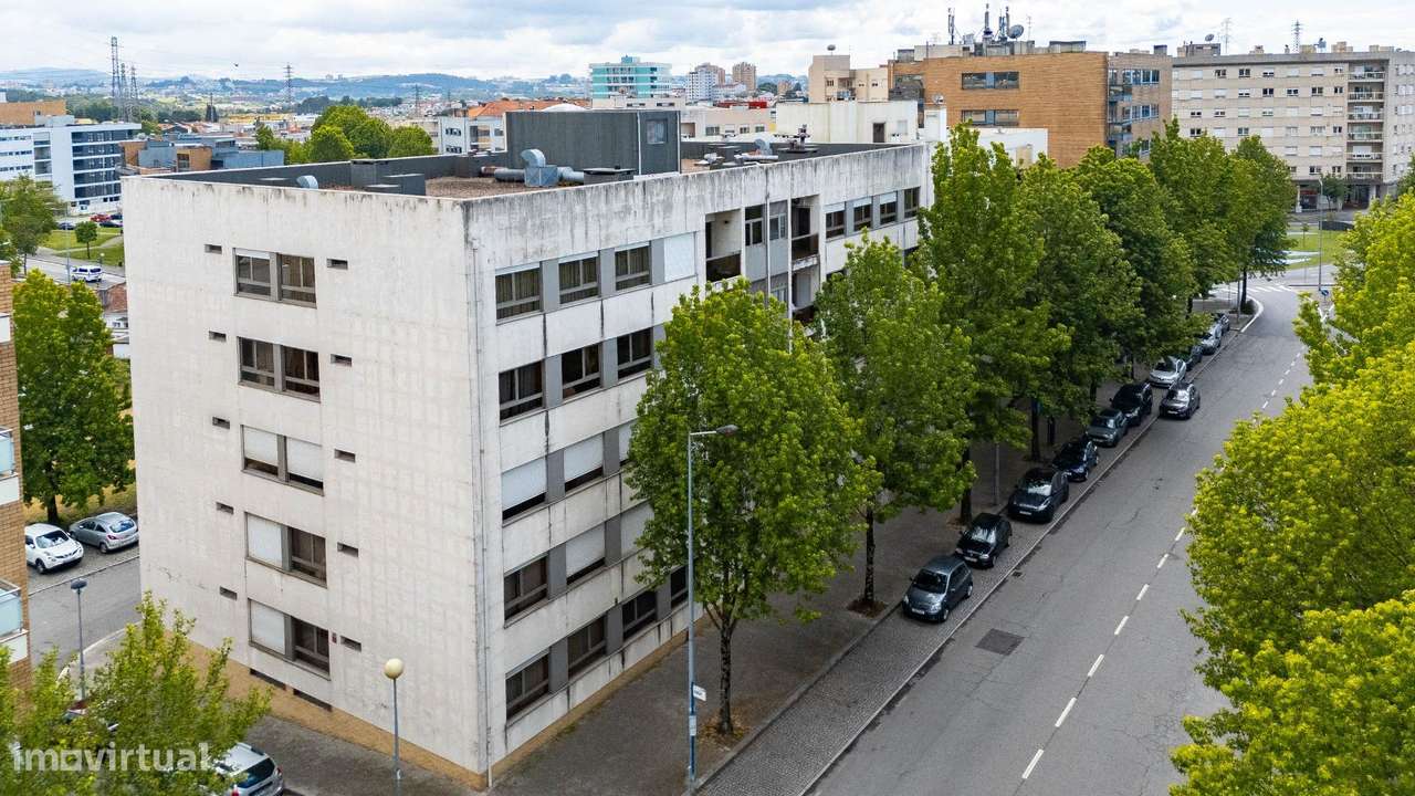 T3 Último Piso c/ Varanda, Garagem e Arrumos. Av. Altino Coelho,...-8