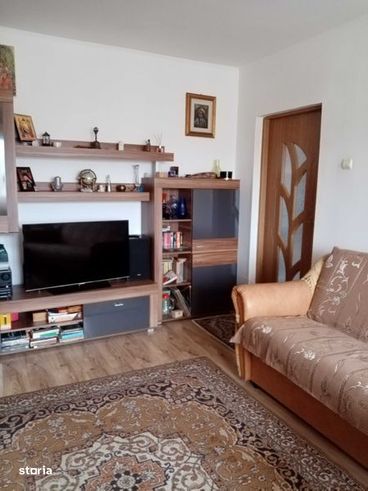 3 camere semidecomandat, 72mp, etaj 4/10 cu lift, zona Darmanesti.