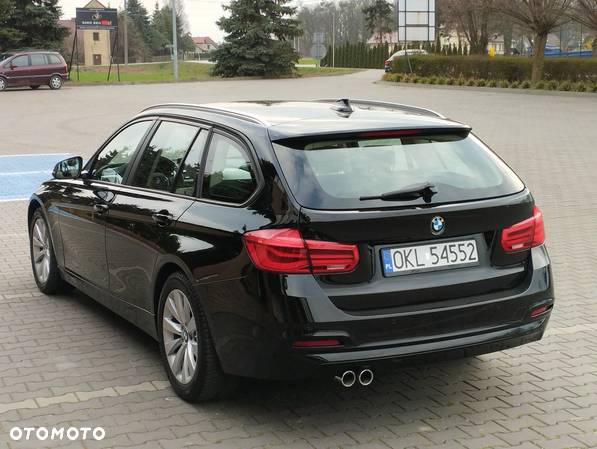 BMW Seria 3 320i Touring Luxury Line - 38