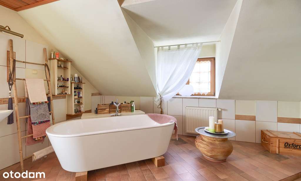 Włoska willa z dużym ogrodem i domem dla gości.-13