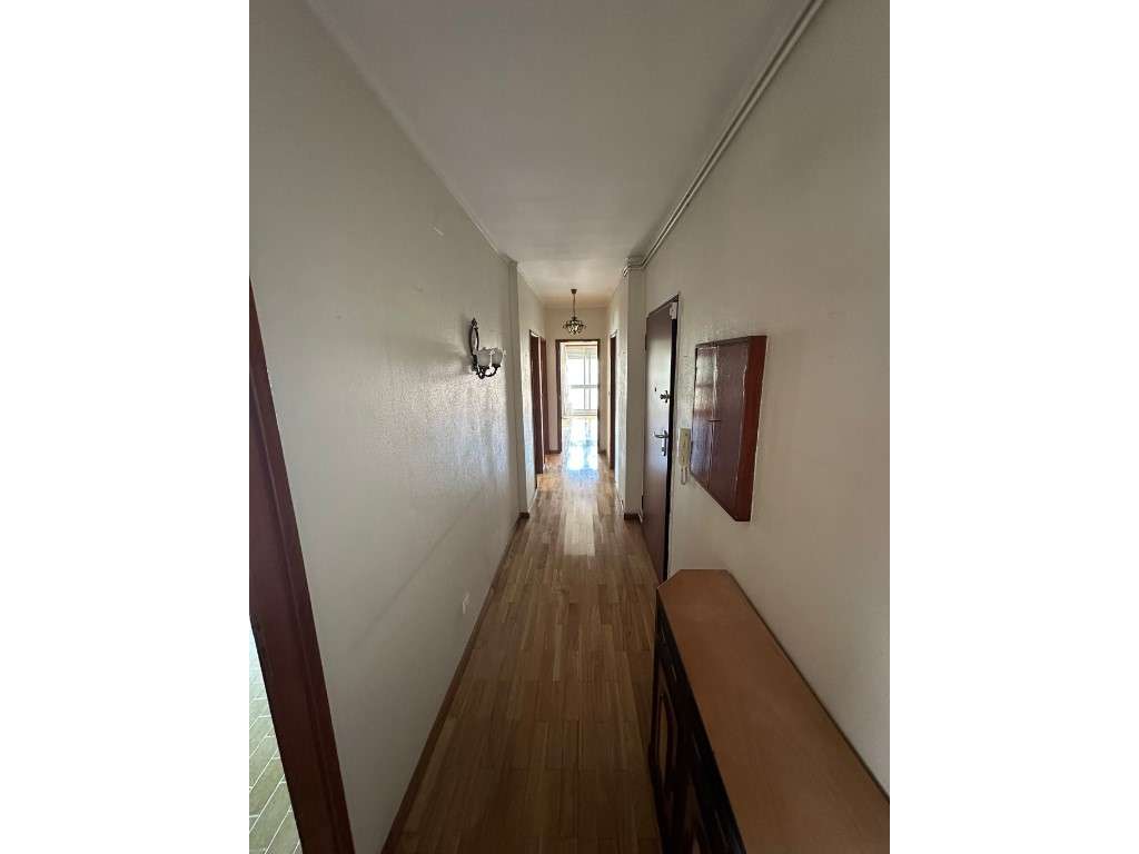 Apartamento T2+1 no centro da Maia-11