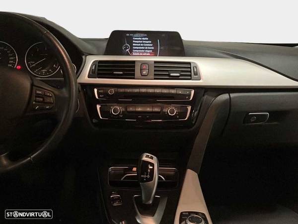 BMW 320 d Touring Advantage Auto - 10