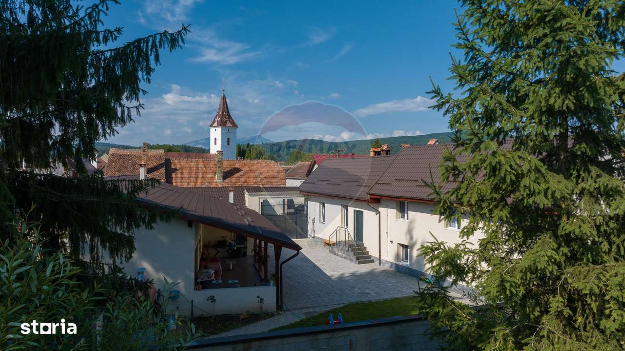 Casă / Vilă Săsească cu 6 camere de vânzare in Vulcan, Brasov - Imagine principală: 2/20