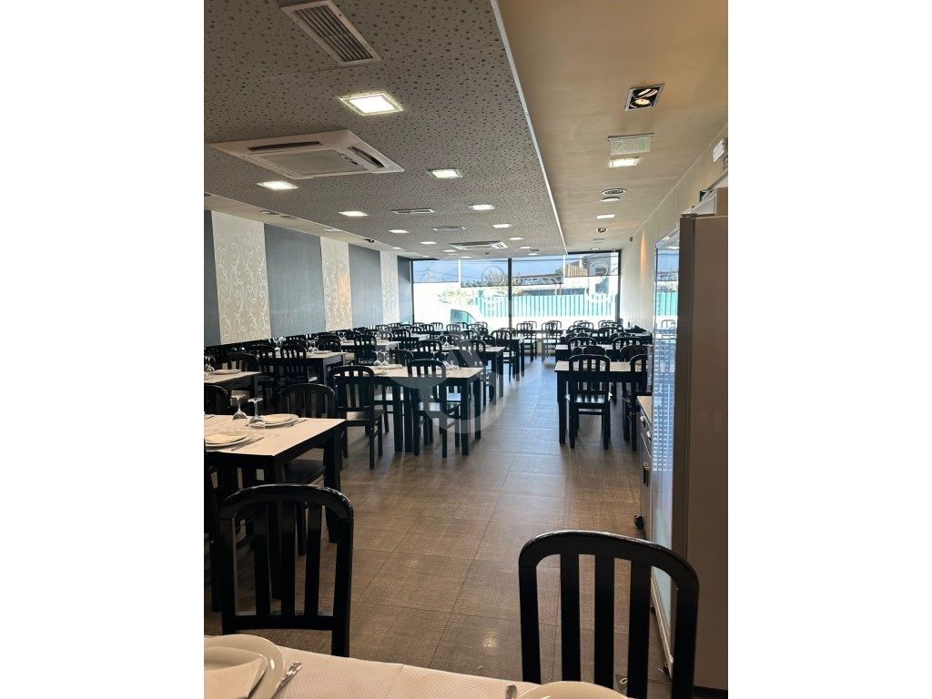 Restaurante churrasqueira cozinha equipada e salas mobiladas em Qui... - Grande imagem: 2/3