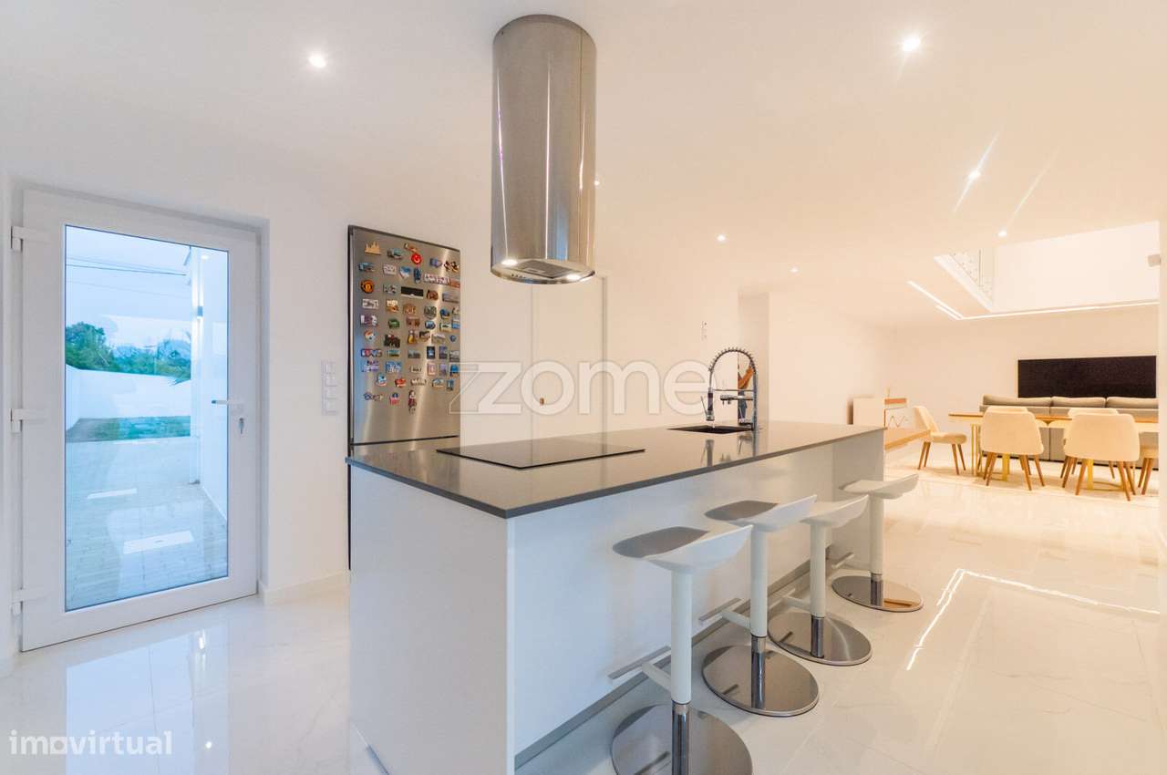 Moradia T4 com psicina-30