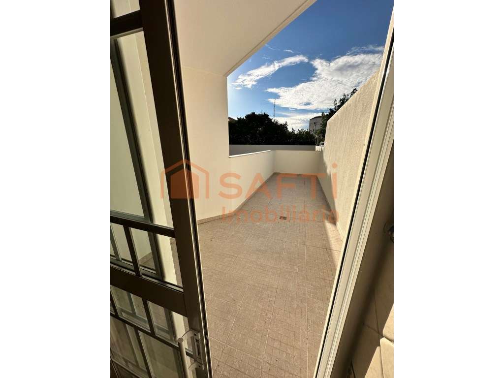 Apartamento T1 com garagem e terraço - Grande imagem: 4/10