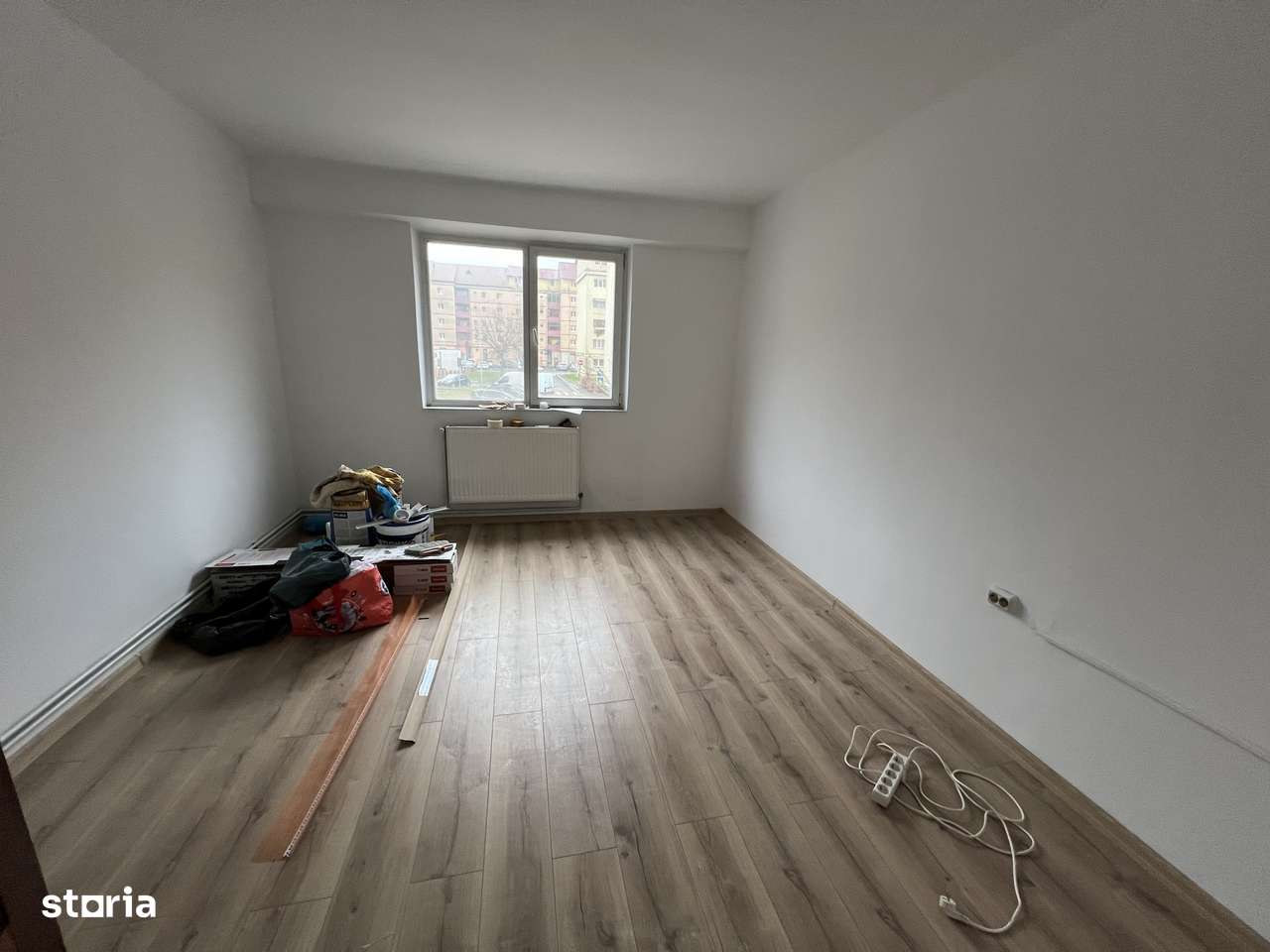 Garsoniera 1 camera,renovata,bucatarie,baie,et.3, zona Lazaret-1