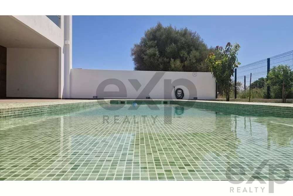 "Moradia Luxuosa com Vista para Rio e Mar em Mexiloeira Grande" - Grande imagem: 2/35