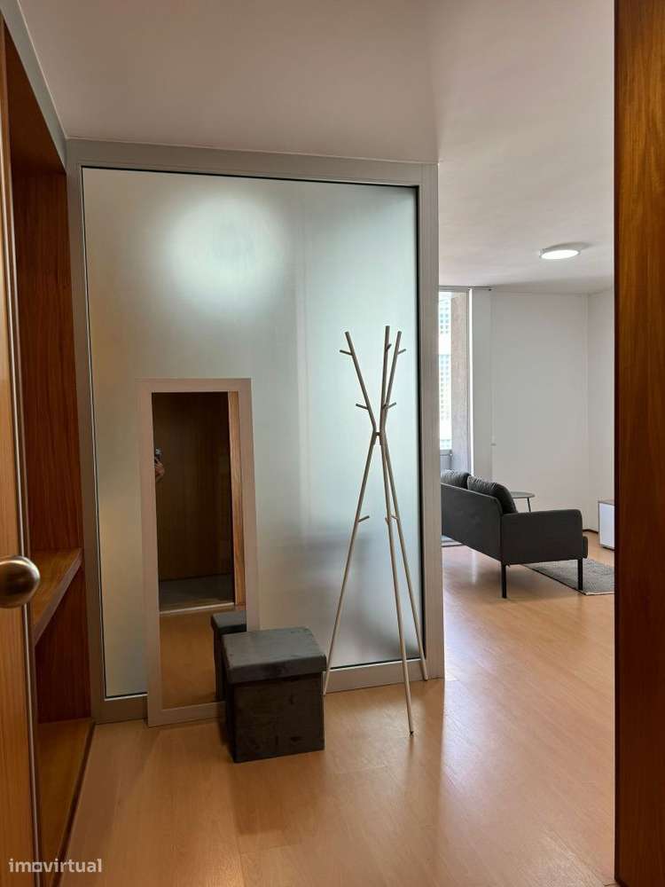 Apartamento T0 mobilado, próximo do Glicínias - Grande imagem: 3/13