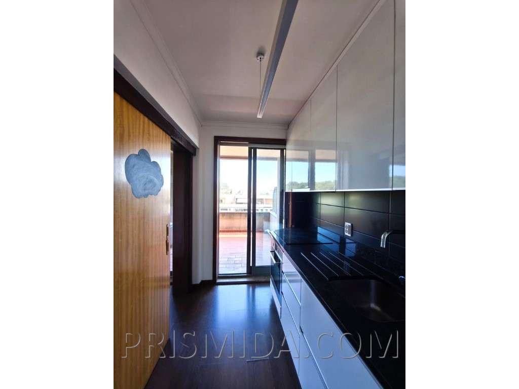 Duplex T4+office Renovado | Bi-Familiar | Terraço c/Churrasqueira-21