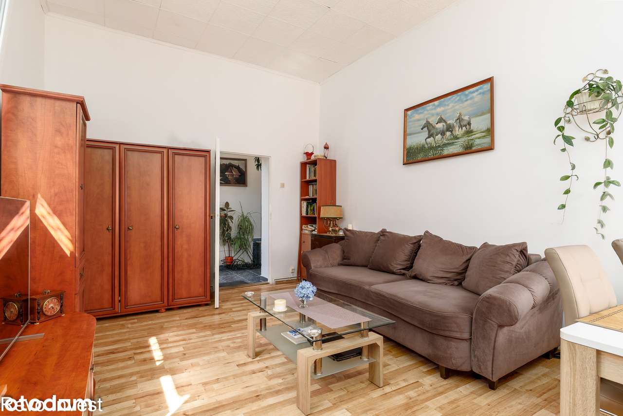 Przestronne mieszkanie z ogrodem i balkonem-1