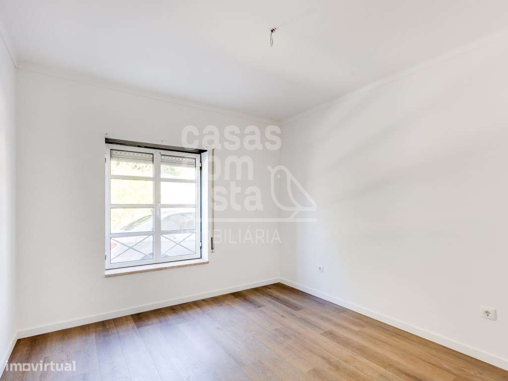 Apartamento T2 Rés do Chão com garagem privativa, e a localização i...-11