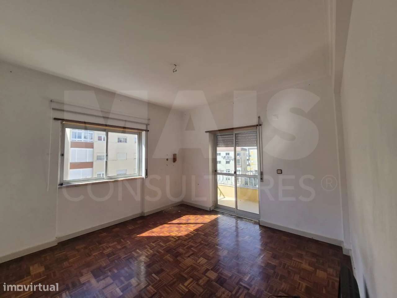 Apartamento de 3 Assoalhadas com Varanda na Serra da Mina-5