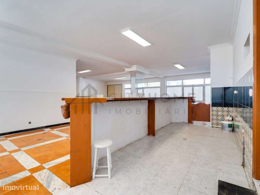 Espaço comercial com piscina e múltiplas possibilidades de negócio ...-12