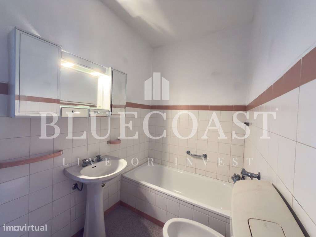 Apartamento de 4 assoalhadas com Excelente Localização e Ampla Ofer...-9