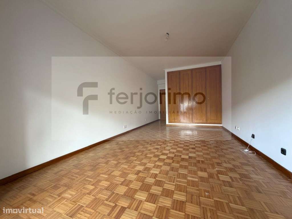 Apartamento T3 para venda no centro da Vila-9