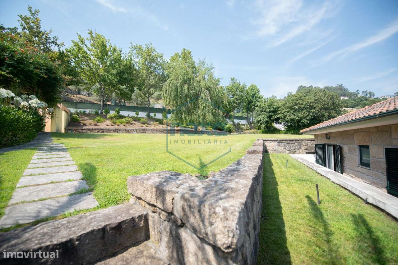 Moradia inserida em Quinta-42