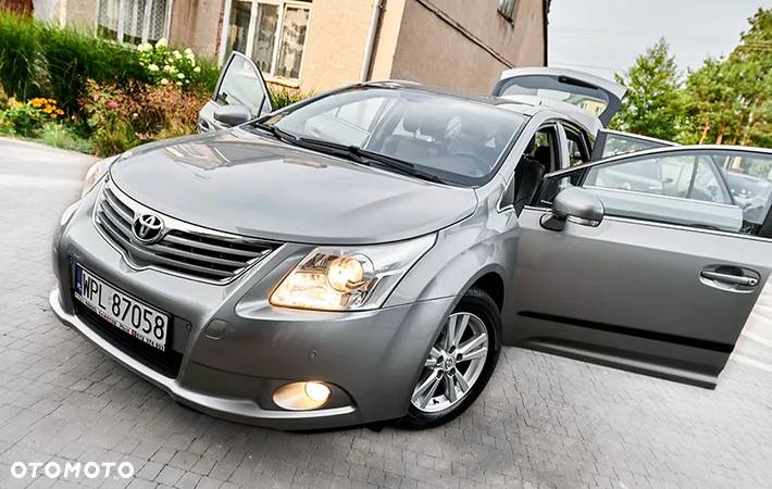 Toyota Avensis 1.8 Sol NAVI - 8