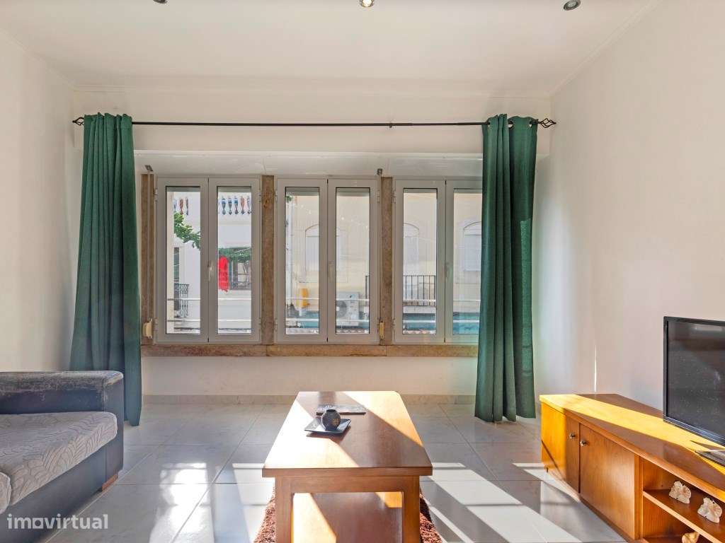 Arrenda-se Apartamento T2 com quintal a 50 metros da praia - Grande imagem: 4/22