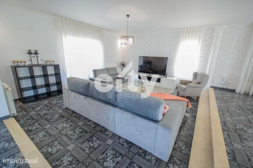 MORADIA T4  COM GARAGEM, LOTE -700 m2, ÁREA DE CONSTRUÇÃO 363 m2-4