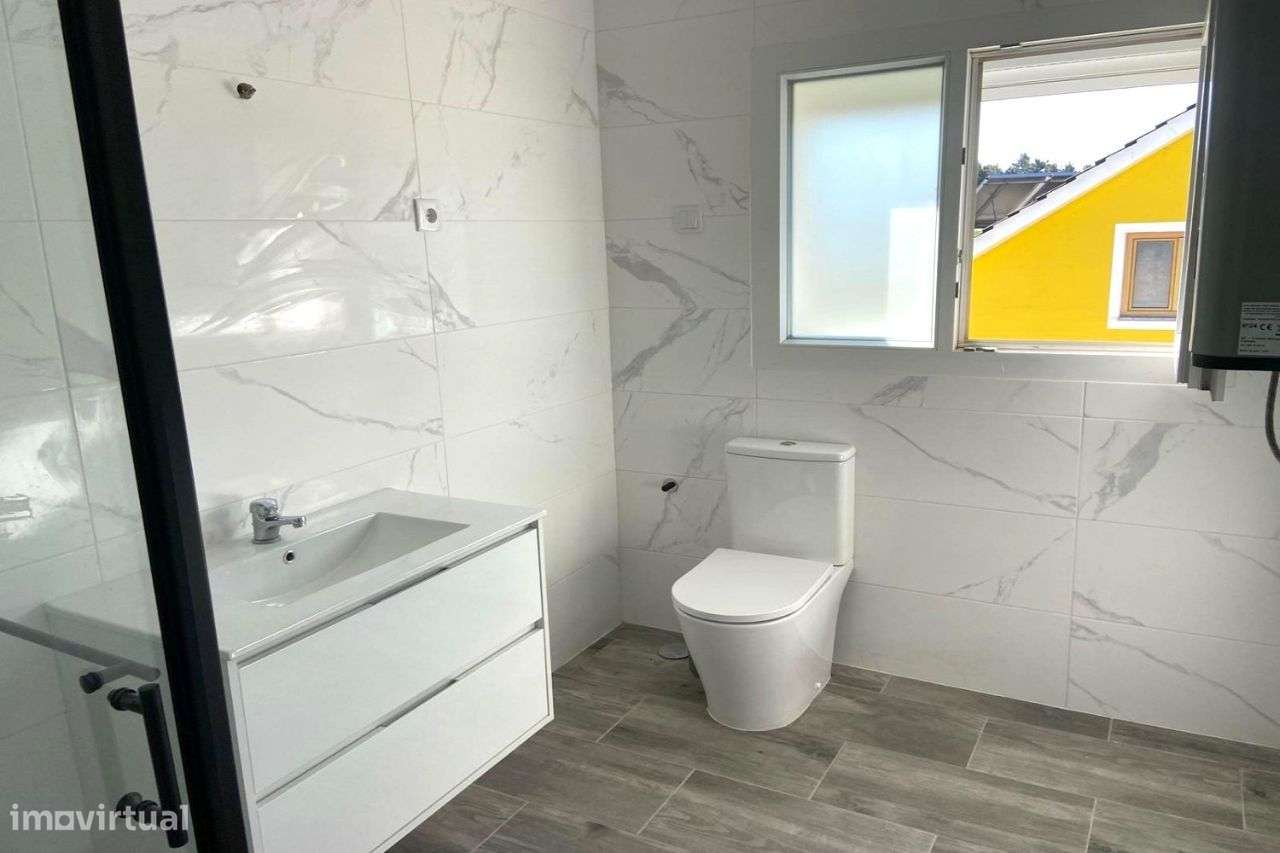 T4 = 2 apartamentos T2+T1 garagem Barracão rende 1200/1650 € - Grande imagem: 4/28