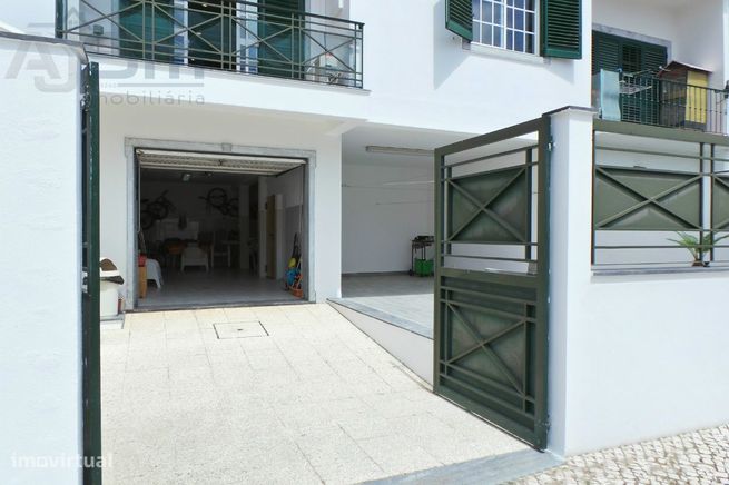 Moradia T4+3 composta por 4 pisos, salão de festas e garagem 4 carros-58