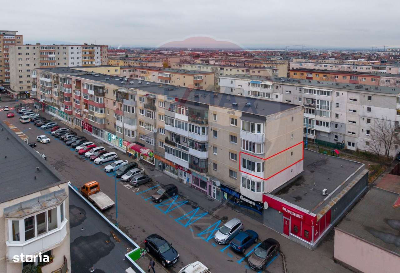Apartament decomandat de vânzare în zona Tractorul - Imagine principală: 4/17