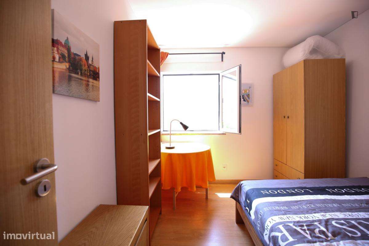 Quarto - localizado em Carnide Lisbon - Grande imagem: 5/6