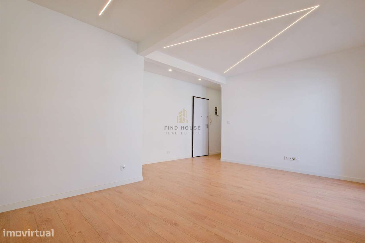 Apartamento T2 totalmente remodelado no centro de Almada-3