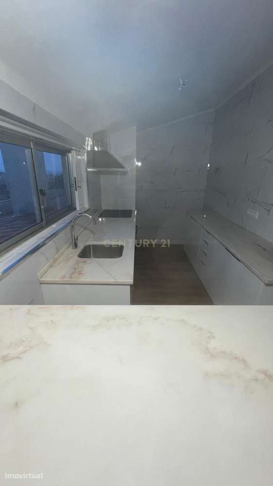 T1 que pode ser transformado em T1+1. Totalmente Remodelado Frente ao - Grande imagem: 4/26