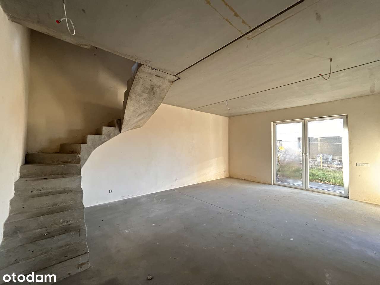 Unikatowa oferta. 3 kondygnacyjne z balkonem i ogródkiem-1