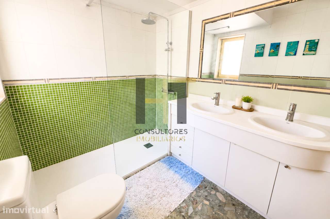 Moradia T3 | 4 Frentes | Piscina, Suite c/ Closet, Garagem 3 Carros |-22