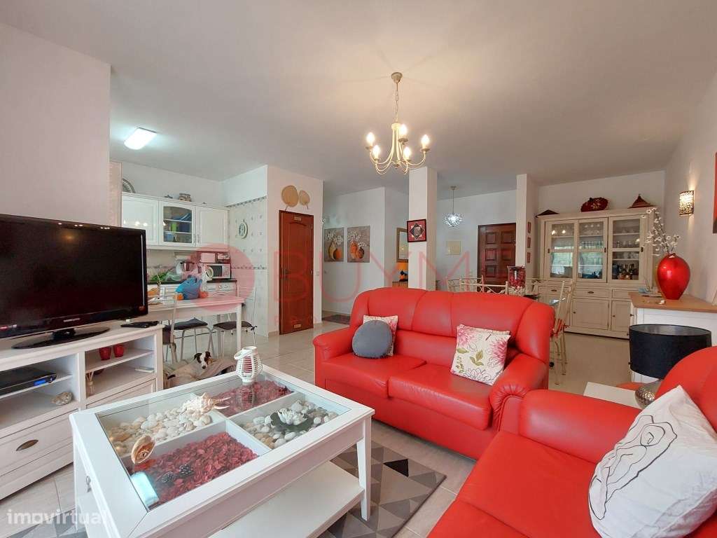 Apartamento T2 com Terraço e Piscina no Centro de Quarteira - Grande imagem: 2/26