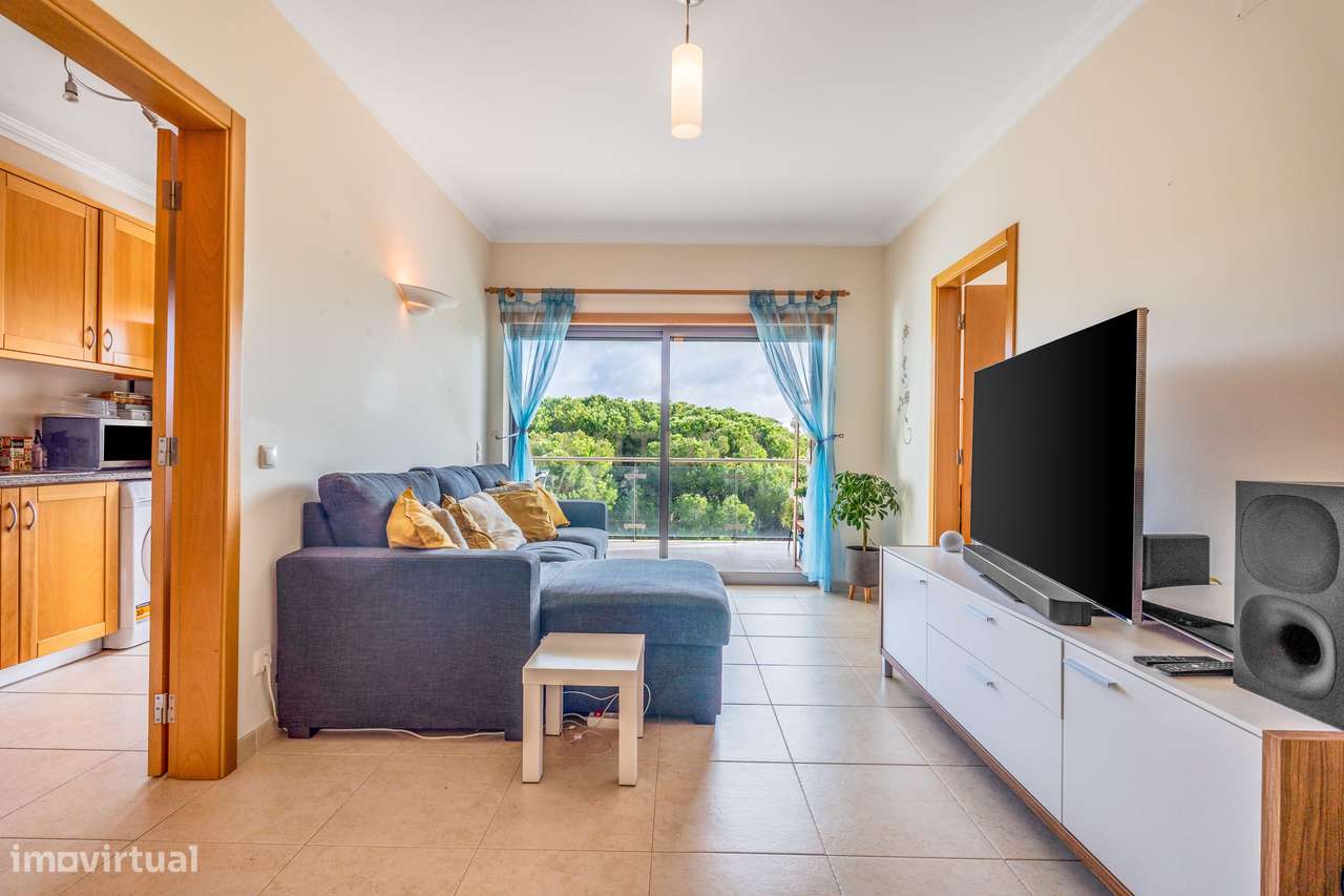 Excelente apartamento T2 com varanda ampla, piscina e campo de ténis. - Grande imagem: 4/27