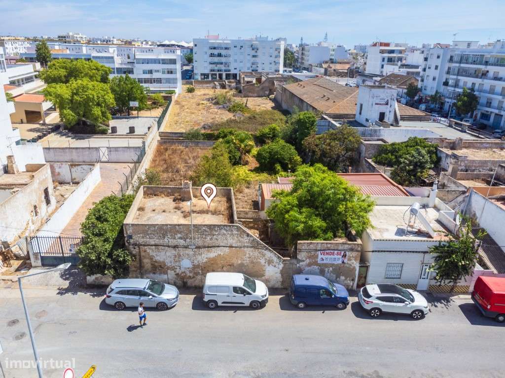 Terreno com Casa em ruínas no Centro de Olhão-38