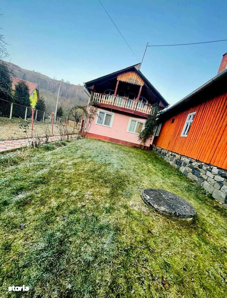 Casă cu 4 camere, peisaj Vladeasa in Sacuieu - Imagine principală: 2/10