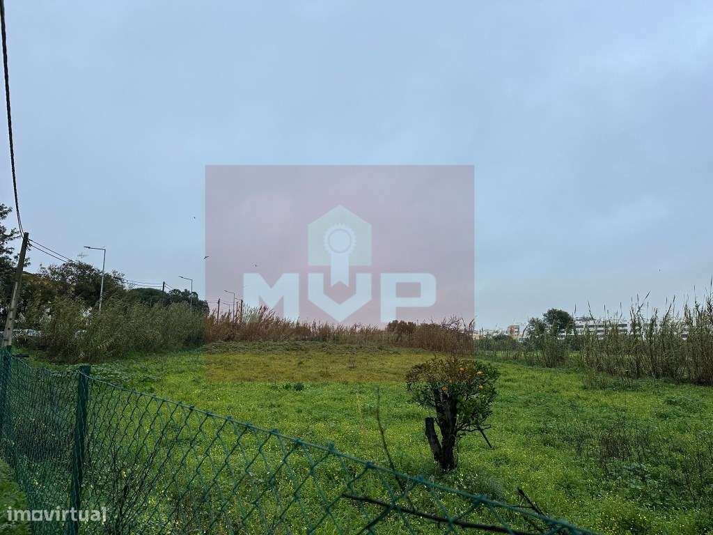 Terreno localizado em espaço urbanizável, Quelfes-4