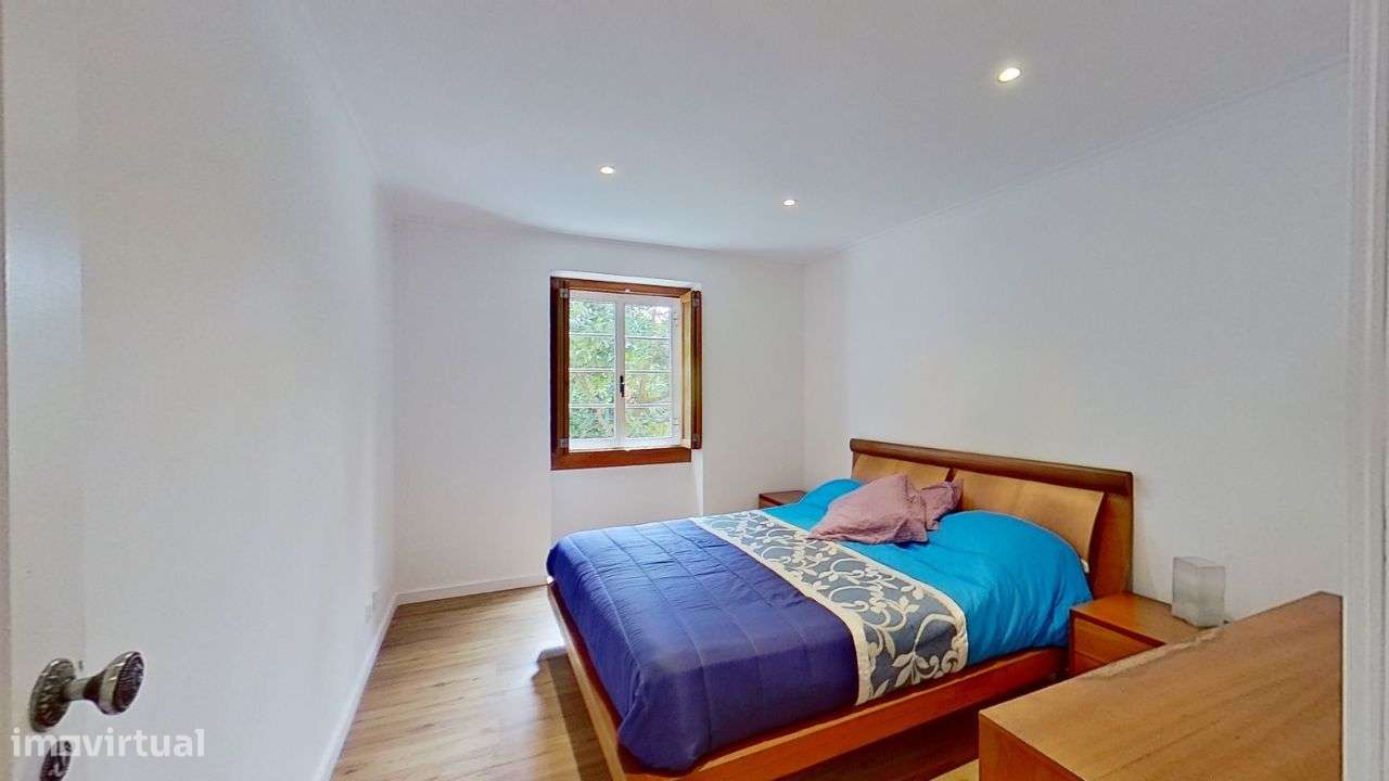 Moradia em Massamá, Rua Direita (tem anexos T-0 e T-2 independentes)-33