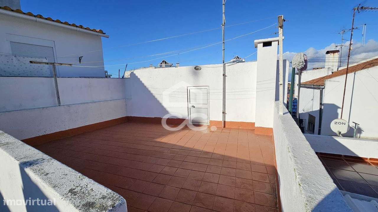 Casa térrea com terraço e aproveitamento de sótão.-16