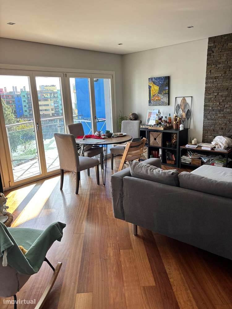 T2 com 2 varandas, cheio de luminosidade e acabamentos modernos - Grande imagem: 3/24