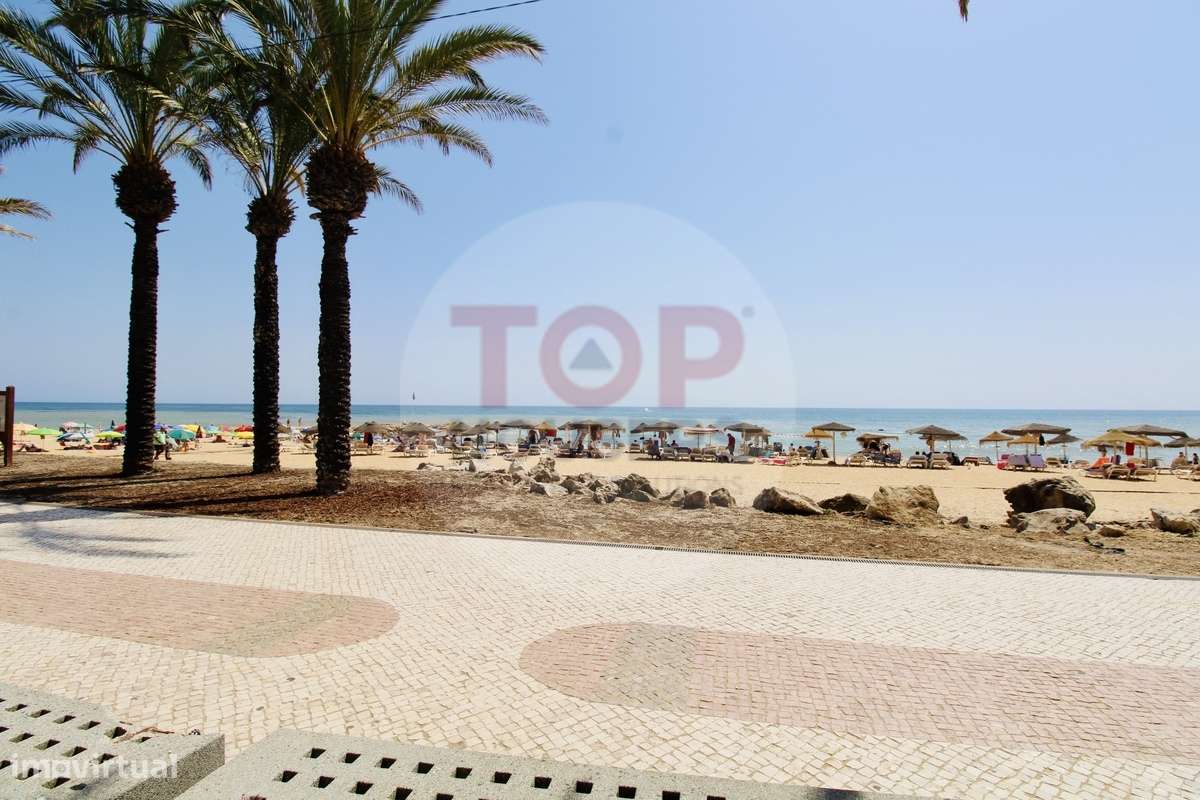 Viva o privilégio de estar na 1ª linha de Mar em Quarteira!-32