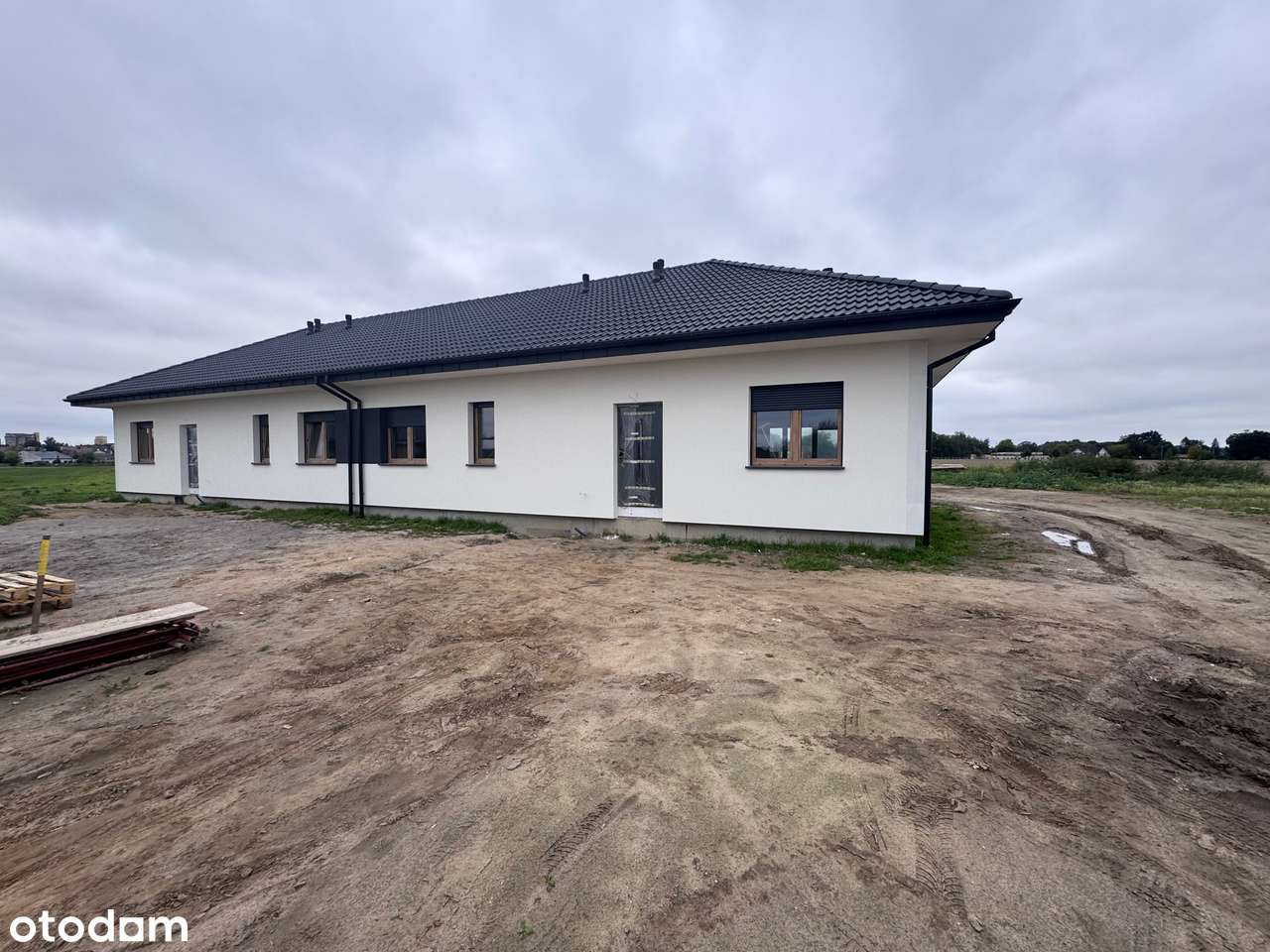 Parterowy nowoczesny z pompą ciepła-2