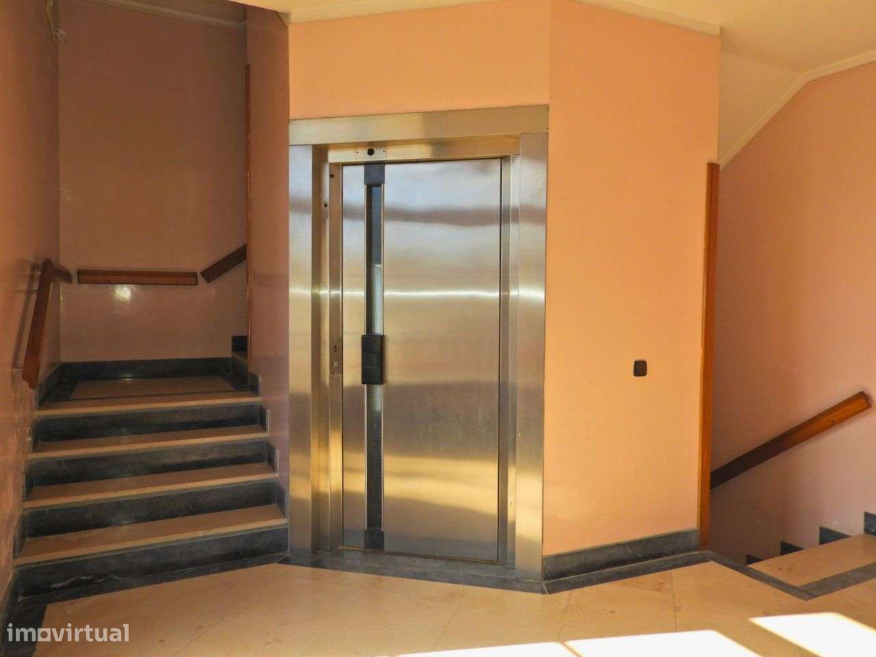 Prédio no Centro Histórico de Santarém - Grande imagem: 4/18