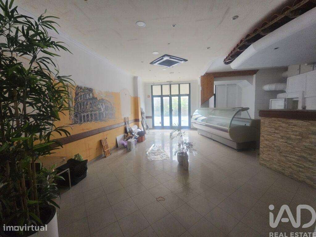 Loja / Estabelecimento Comercial T1 em São Martinho de 210,00 m2 - Grande imagem: 5/15