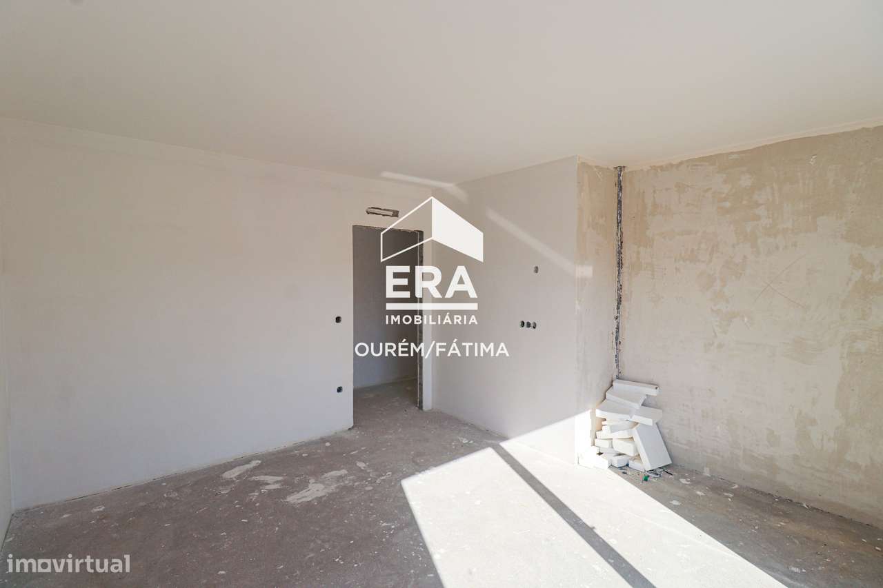 Moradia T4, térrea, em fase final de construção-13