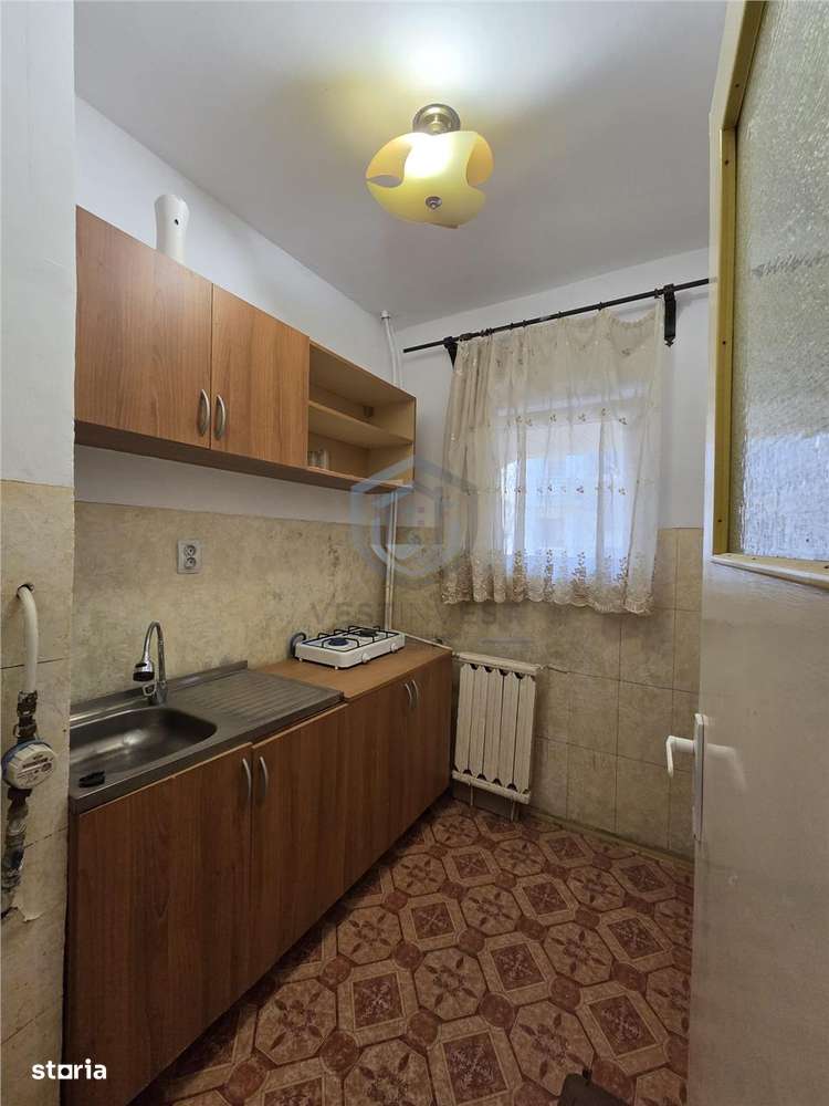 Garsoniera decomandata,etaj intermediar,Oradea,cartier Rogerius - Imagine principală: 5/7