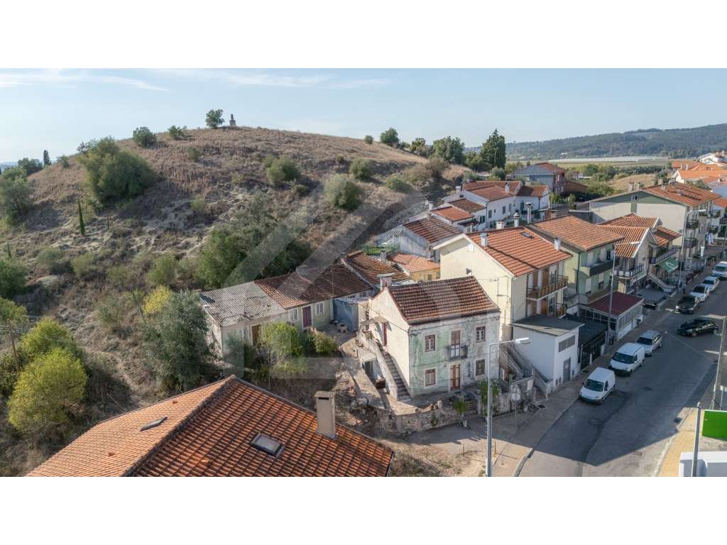 Conjunto de 3 moradias para reabilitação | Pedrulha-10