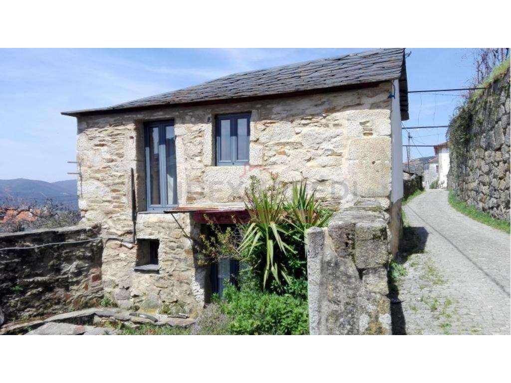 Duas moradias (1 moradia V1 + 1 moradia V2) em Alvarenga, Arouca-3